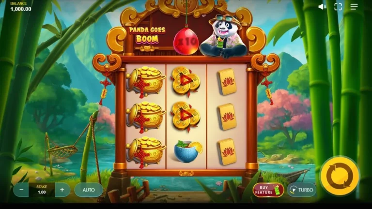 Panda Goes Boom slot dengan latar belakang bambu dan panda yang ceria
